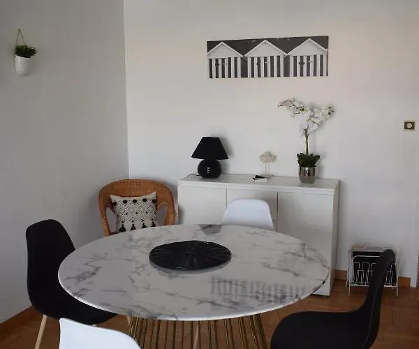 Cote Et Vie - Et Garage * サン・ジル・クロワ・ド・ヴィ