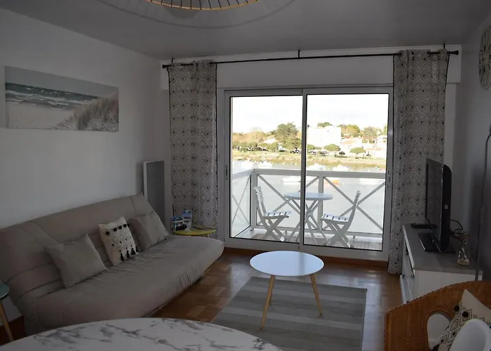 Cote Et Vie - Et Garage サン・ジル・クロワ・ド・ヴィ