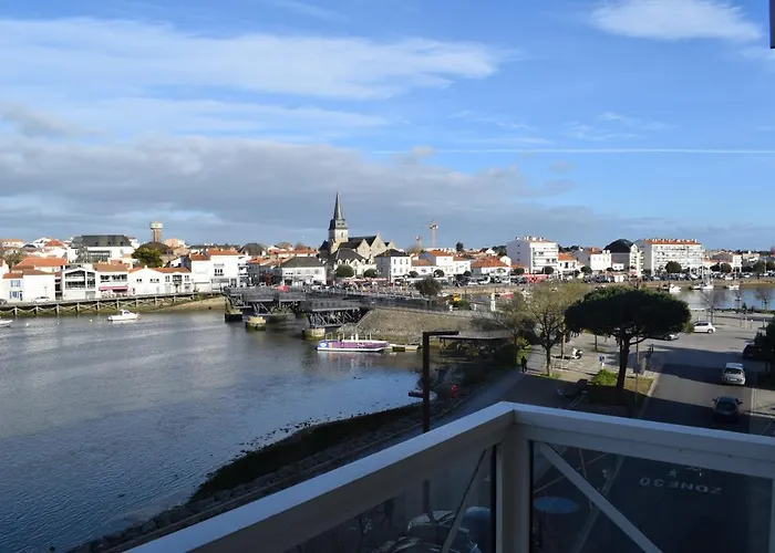 Cote Et Vie - Et Garage アパート *