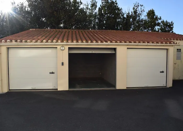 Cote Et Vie - Et Garage * سانت جيل كروا دي فيي