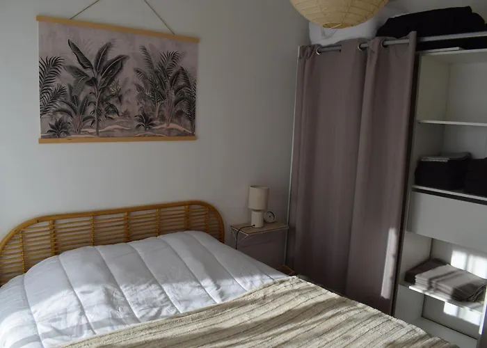 Cote Et Vie - Et Garage * サン・ジル・クロワ・ド・ヴィ